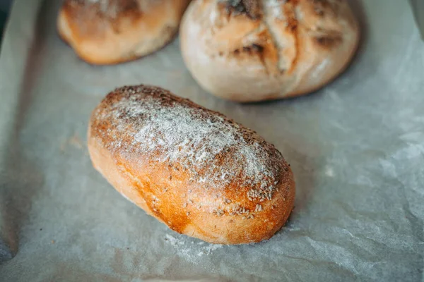 Fırında Taze Pişmiş Kabuklu Ekmek — Stok fotoğraf