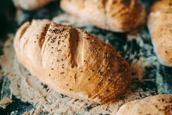 Frisch Gebackenes Brot Beim Bäcker — Stockfoto