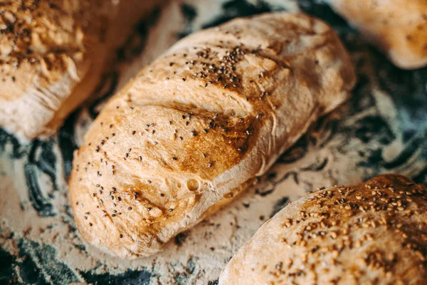 Frisch Gebackenes Brot Beim Bäcker — Stockfoto