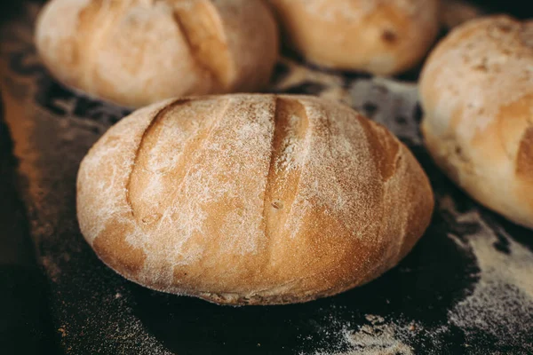 Frisch Gebackenes Brot Beim Bäcker — Stockfoto