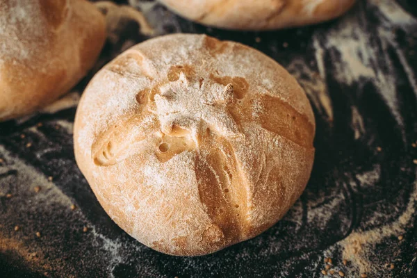 Frisch Gebackenes Brot Beim Bäcker — Stockfoto