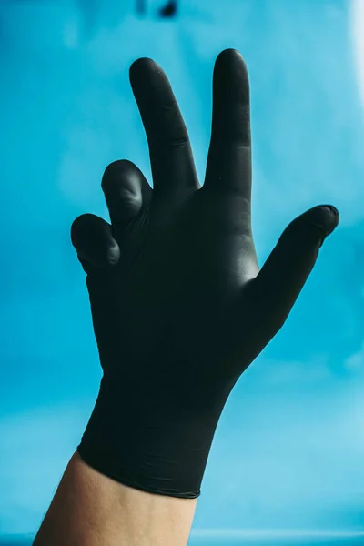 Schwarze Einweg-Nitrilhandschuhe zum Schutz vor Virusinfektionen — Stockbild Schwarze Einweg Nitrilhandschuhe Zum Schutz Vor Virusinfektionen — Stockfoto