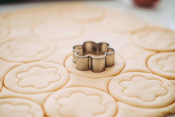 Fabrication Délicieux Biscuits Sablés Ronds Pour Petit Déjeuner — Photo