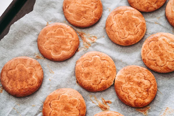 아침으로 맛있는 쿠키를 만드는 — 스톡 사진