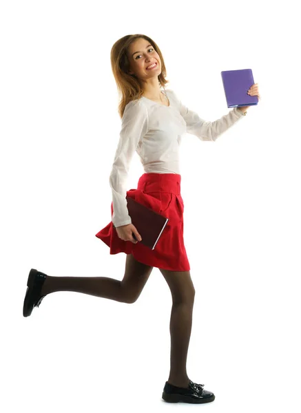 Studente ragazza in esecuzione con notebook isolato su sfondo bianco — Foto Stock