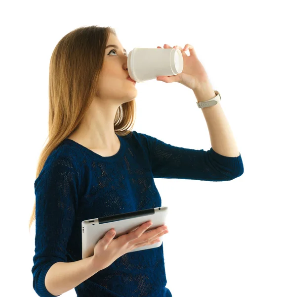 Junges Studentenmädchen mit Pad und Kaffee — Stockfoto