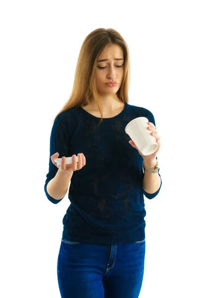 Dziewczyna z pustą filiżankę kawy — Zdjęcie stockowe