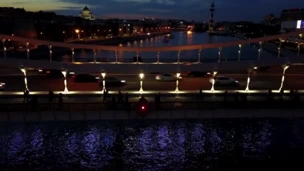 Moszkva-folyó és a Krimszki híd légifelvételek — Stock videók