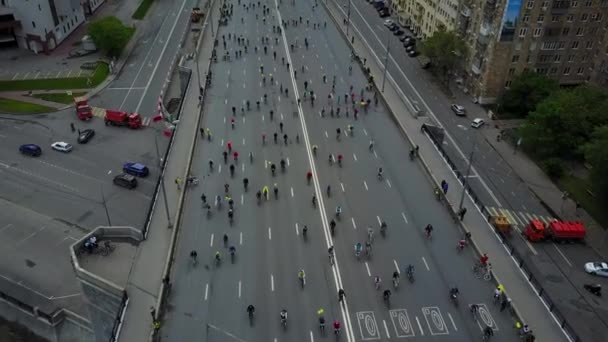 Moskva cykel parad Flygfoto — Stockvideo