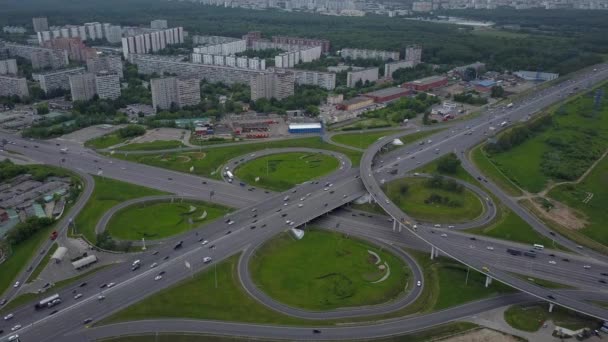 Intersección del tráfico urbano — Vídeos de Stock