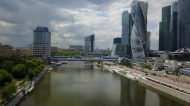 Moskova skysrappers görünümü robot