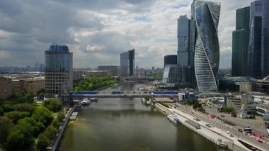 Moskova skysrappers görünümü robot