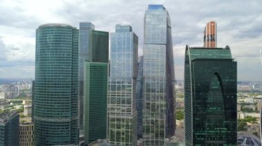 Moskova skysrappers görünümü robot