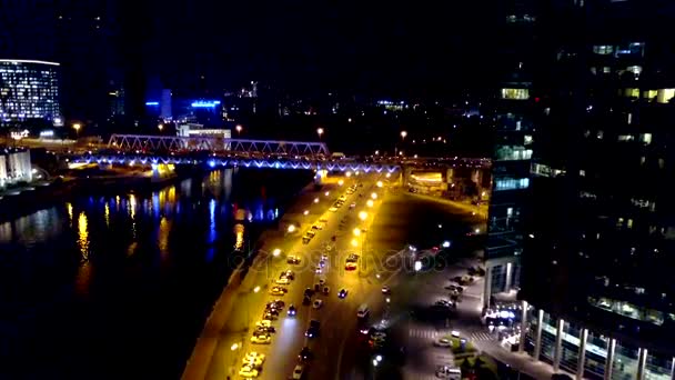 空中鸟瞰在莫斯科的道路交通在夜间 — 图库视频影像