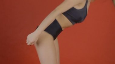 gri zemin üzerine Studio profesyonel dansçı