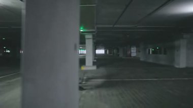Park yerinde genç bir çift kayboldu..