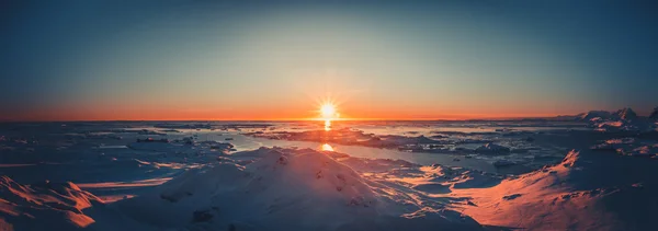 Sommersonnenuntergang in der Antarktis — Stockfoto