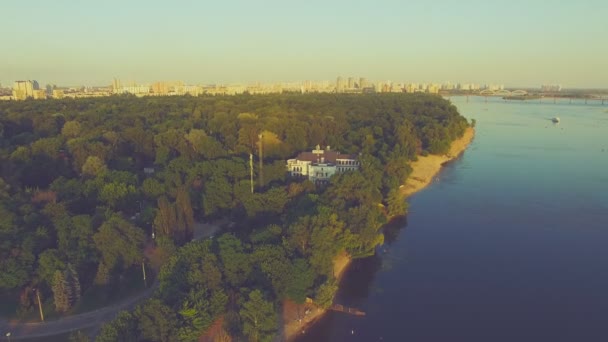 Київський міський пейзаж на заході сонця — стокове відео