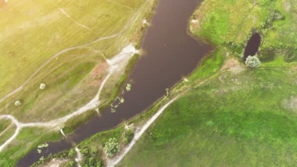 Voo sobre o Rio e Green Valley — Vídeo de Stock