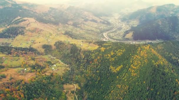 カルパティア山脈で空中飛行 — ストック動画