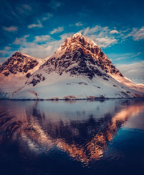 南極大陸の山の風景 — ストック写真