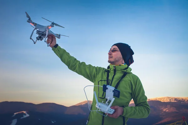 Człowiek pracy drone — Zdjęcie stockowe