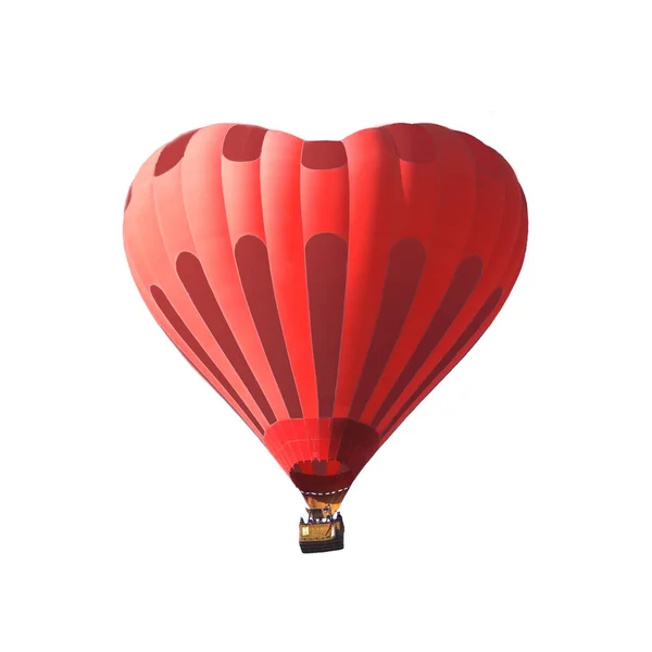 白い背景に分離した心臓の形をした赤い気球 — ストック写真