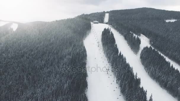 4 k letecké Drone pohled: svátky v Ski Resort Bukovel — Stock video