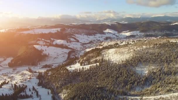 Vista aérea 4K Drone: Vacaciones en la estación de esquí Bukovel — Vídeos de Stock