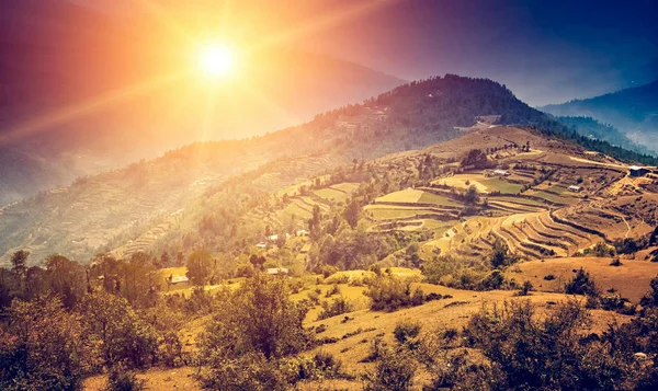 Naturaleza viajar paisaje en la luz del atardecer —  Fotos de Stock