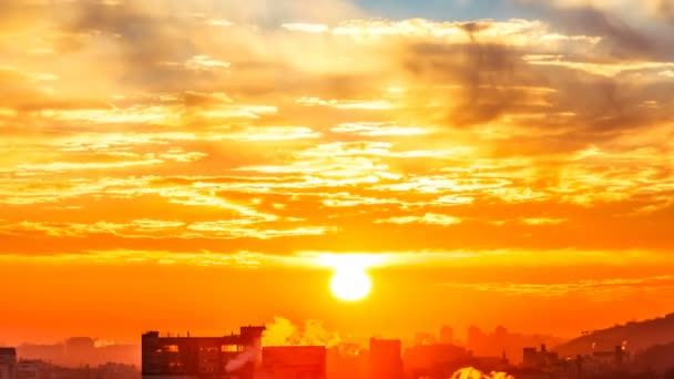 Temprano en la mañana: amanecer de verano en Kiev — Vídeo de stock