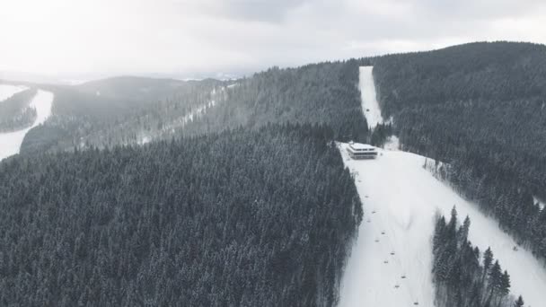 4 k letecké Drone pohled: svátky v Ski Resort Bukovel — Stock video