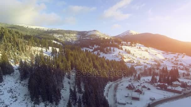 Vue Aérienne Du Drone 4K : Vacances En Station De Ski Bukovel — Video