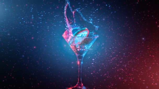 Cocktail luminoso con limone in vetro, spruzzi d'acqua su fondo scuro — Video Stock