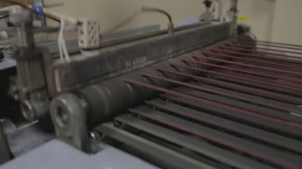 포장 생산을 만들기 위한 자동화 된 라인 — 비디오