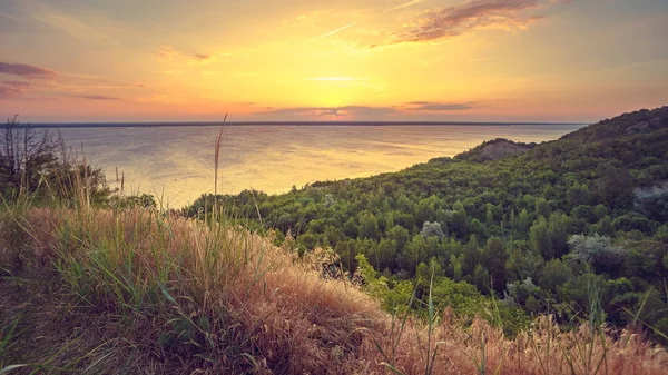 Majestosa paisagem da natureza com céu por do sol — Fotografia de Stock