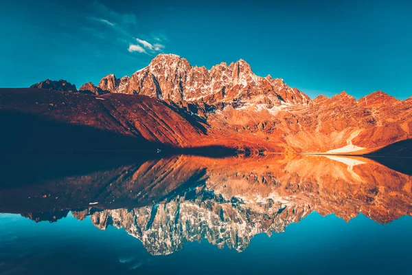 Озеро Гокио, Треккинг в регионе Эверест, Непал — стоковое фото