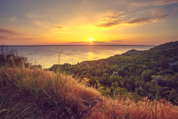 Majestosa paisagem da natureza com céu por do sol — Fotografia de Stock