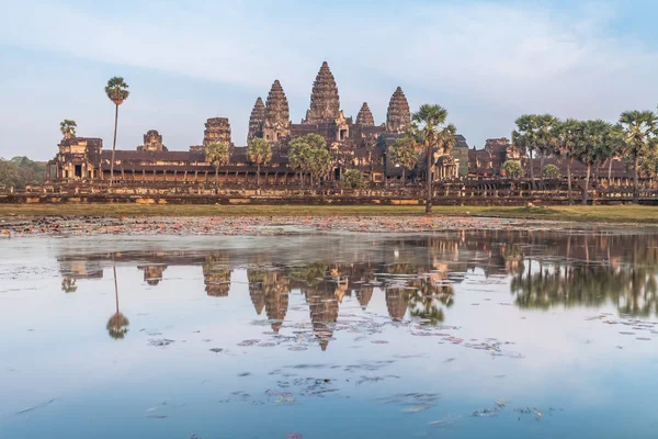 Świątynia Wat Angkor - Kambodża. Antyczny architektura — Zdjęcie stockowe