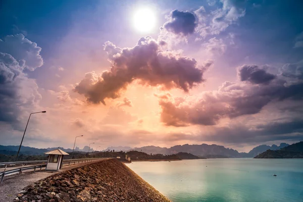 Surat Thani, Thailandia Ratchaprapa Dam — Foto Stock