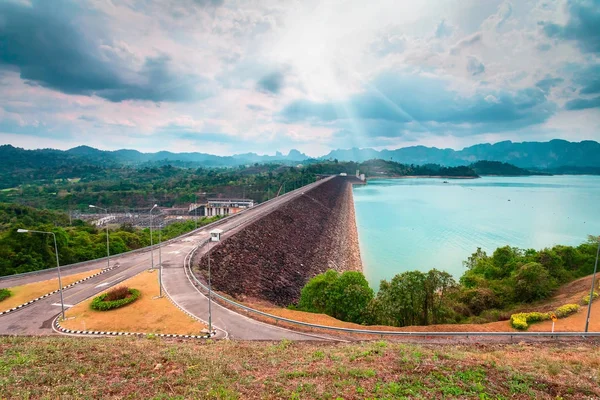 Bendungan Ratchaprapha Surat Thani provinsi, Thailand — Stok Foto