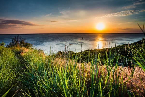 Färgstark och dramatisk solnedgång himmel bakgrund — Stockfoto