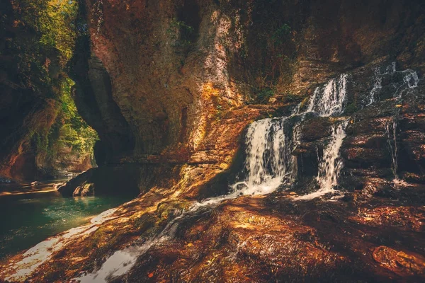 乔治亚的 Martvili 峡谷。自然风景 — 图库照片