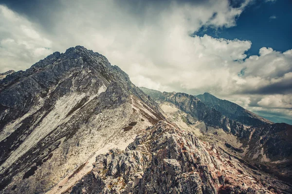 壮观的和平的山风景 — 图库照片