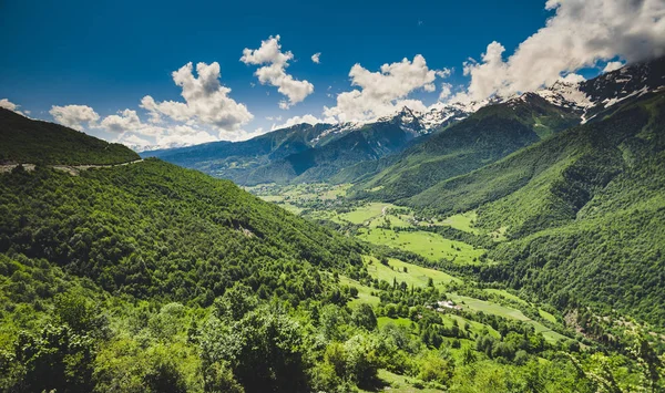 Panoramic summer landscape with green hill — Stock Photo, Image