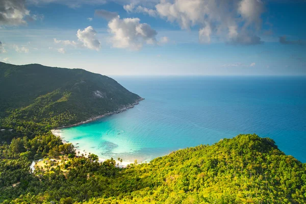 Schöner flaschenstrand auf phangan island thailand — Stockfoto