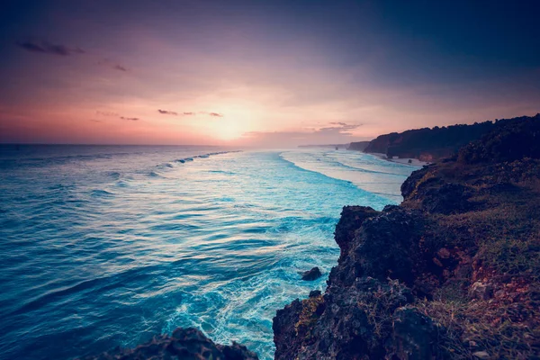 Sumba isla indonesia hermoso atardecer costa — Foto de Stock