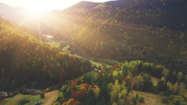 Luchtfoto Drone vlucht in de Karpaten — Stockfoto