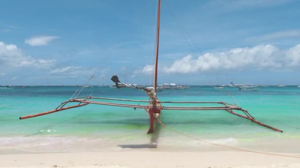 Rowing pirate boat swinging on waves off ocean — стокове відео
