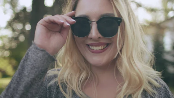 Pretty Blonde Girl Laugh Sunglasses Image Close up — стоковое фото